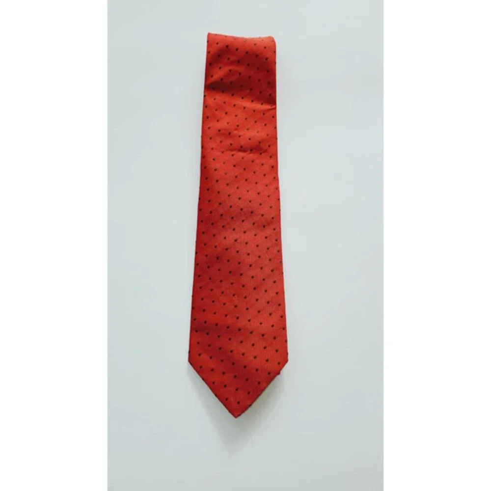 BANANA REPUBLIC 100 % Silk Tie Red & Black Mini‎ Dot Pattern